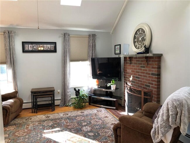 Building Photo - 161 Hines Rd