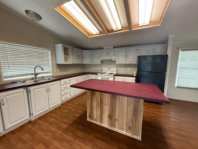 Building Photo - 158 Fieldstone Dr