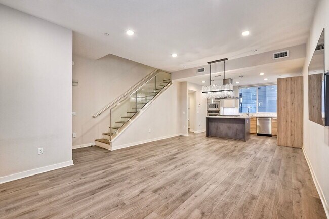 Building Photo - Luxury Hillcrest Home for Rent in San Diego