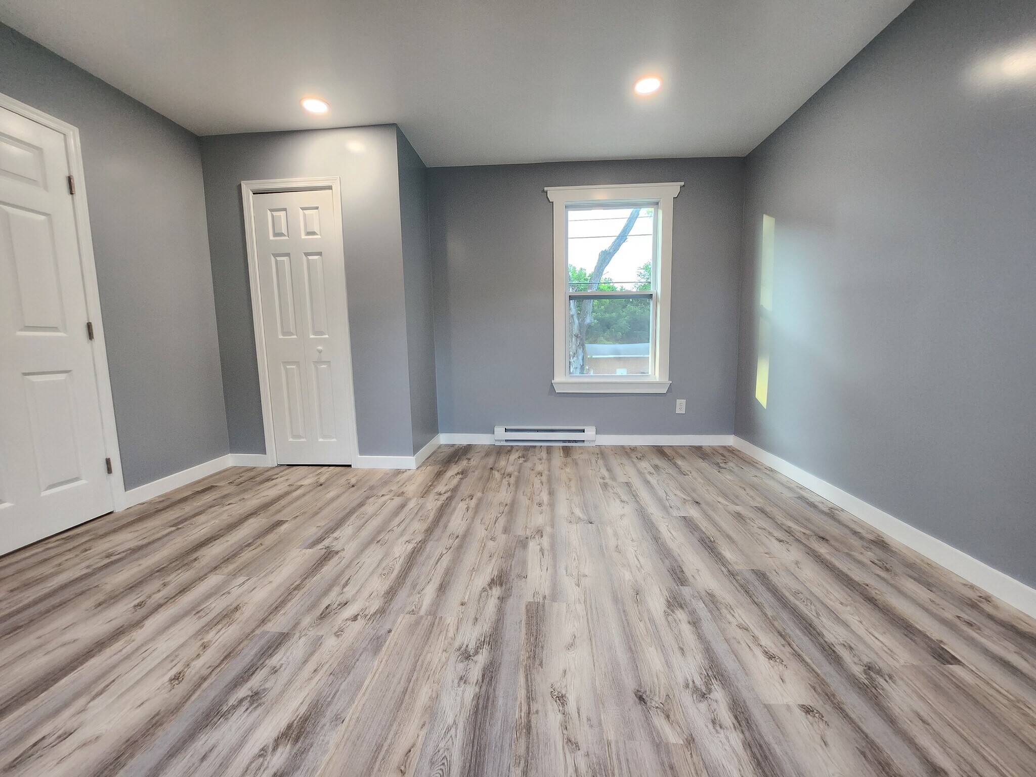 Bedroom. - 301 Broad St