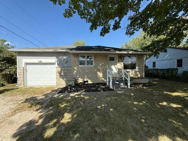 Primary Photo - 1562 Reeves Rd