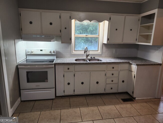 Building Photo - 30 Battey Dr
