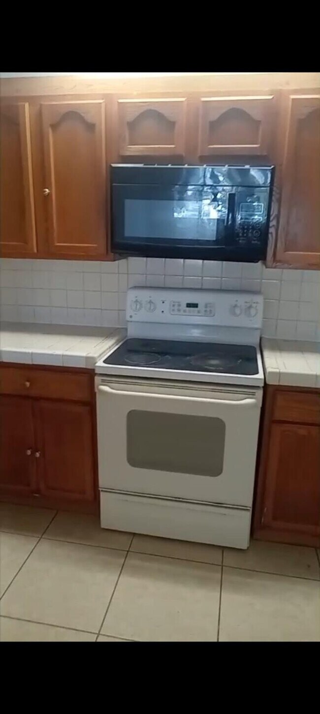 Building Photo - 14830 Naranja Lakes Blvd