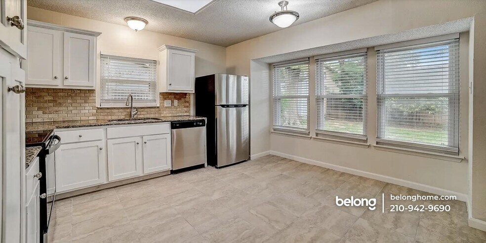 Building Photo - 9710 Fortune Ridge Dr