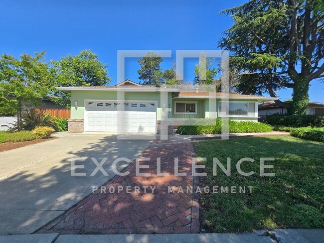 Primary Photo - 3/2 House with New Carpet, Real Hardwood F...