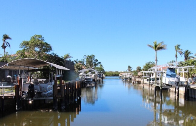 Building Photo - 217 3rd St