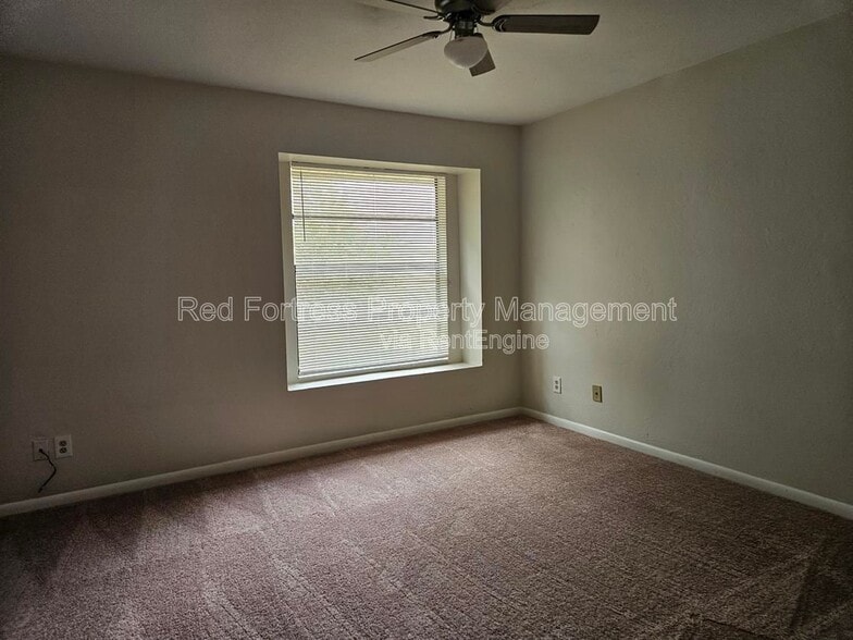 Building Photo - 2135 Crystal Dr