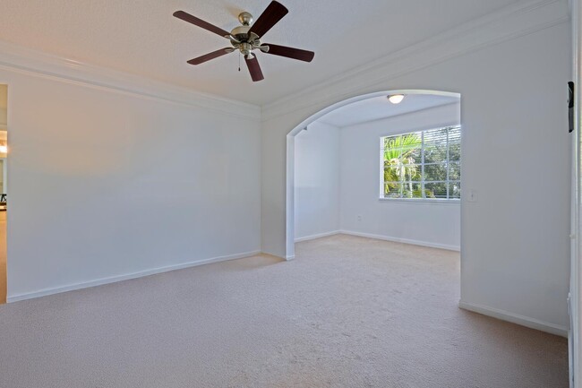 Building Photo - 5205 Myrtlewood Cir E