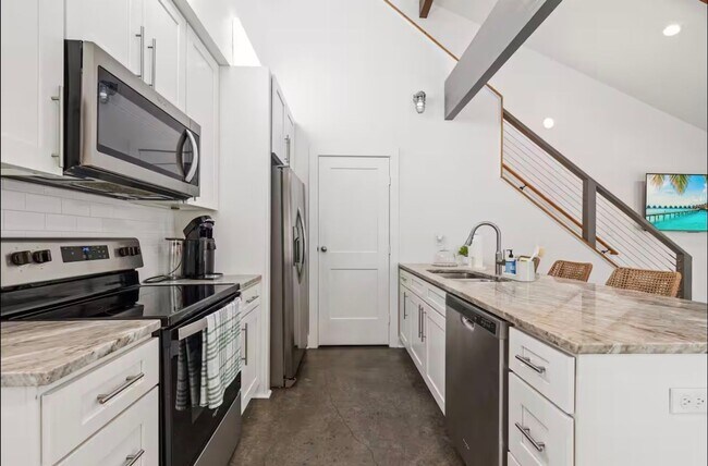 Building Photo - FOR RENT in LAFAYETTE!