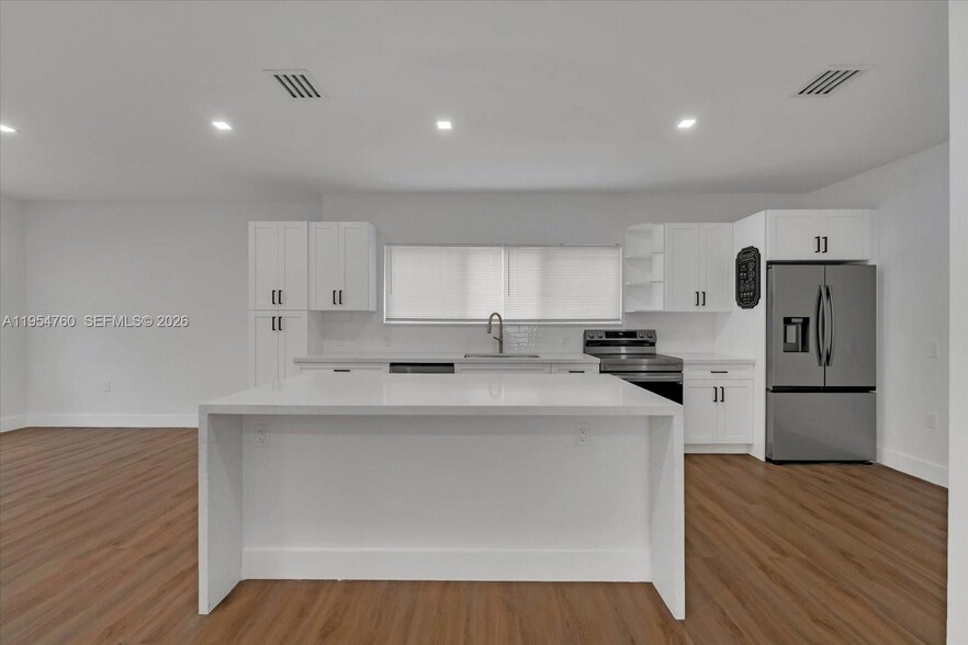 Building Photo - 1733 NW 16th St