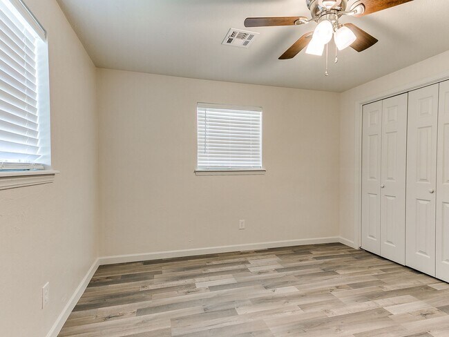 Building Photo - 4 Bedroom/2 Bath home with fenced yard.