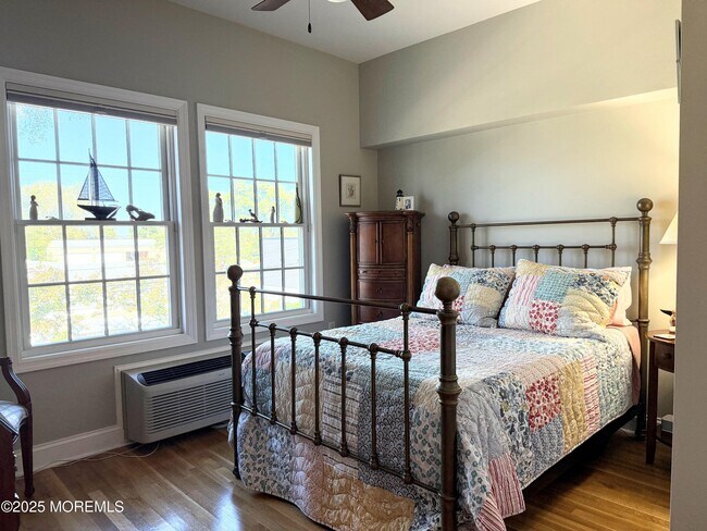 Building Photo - 2 Main St