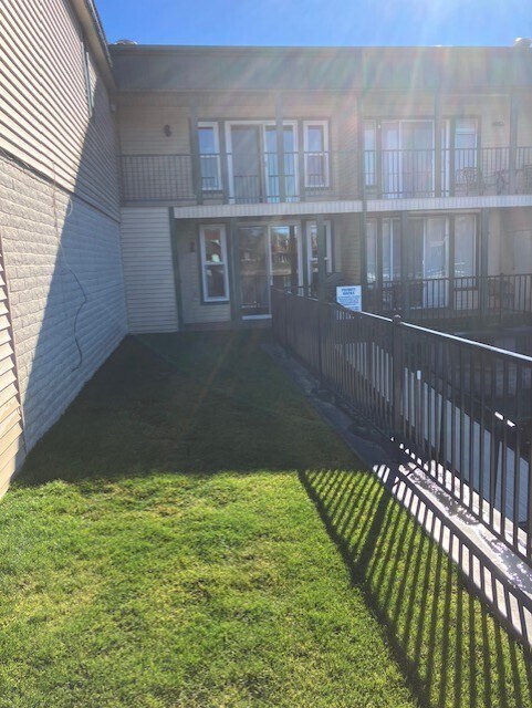 Building Photo - 439 Ala Wai Blvd