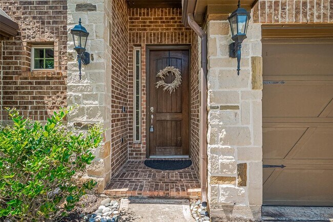Building Photo - 6243 Garden Lakes Ln