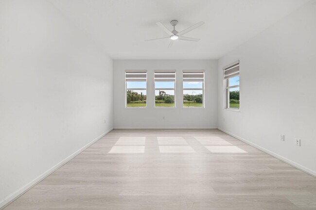 Building Photo - 4440 Longwood Lake Sq