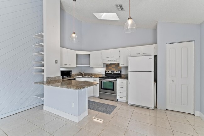 Building Photo - 1801 S US Hwy 1