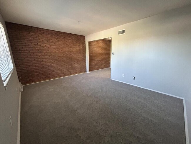 Building Photo - 605 Ewing Ave