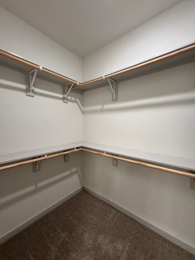 Building Photo - 1310 Southeast Pkwy