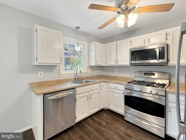 Building Photo - 38 Carriage House Cir