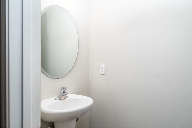 Building Photo - Spacious 5-Bed, 3.5-Bath Residence with 4,003 Sqft, Master on 1st Floor, Elegant Design, & Versat...