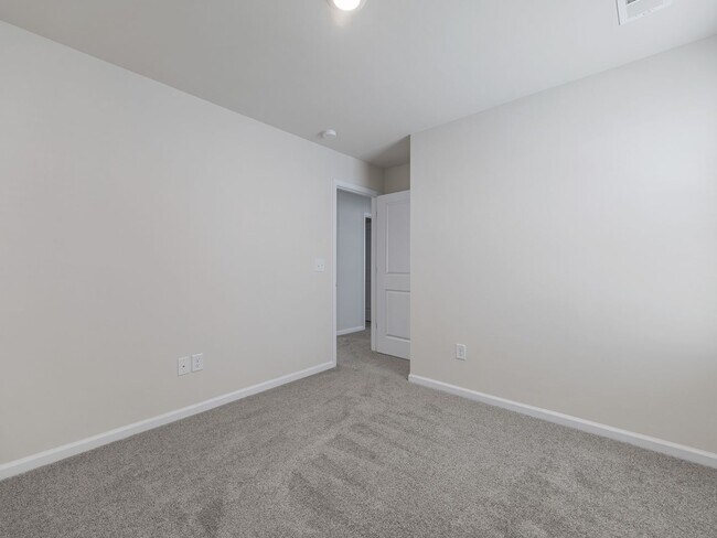 Building Photo - Modern 5BR Home with Quartz Kitchen & Open...