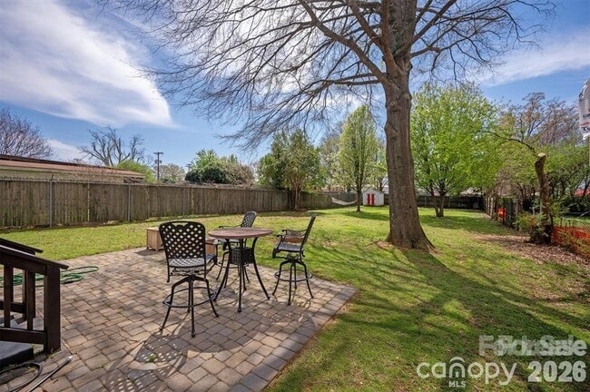 Building Photo - 307 E Peterson Dr
