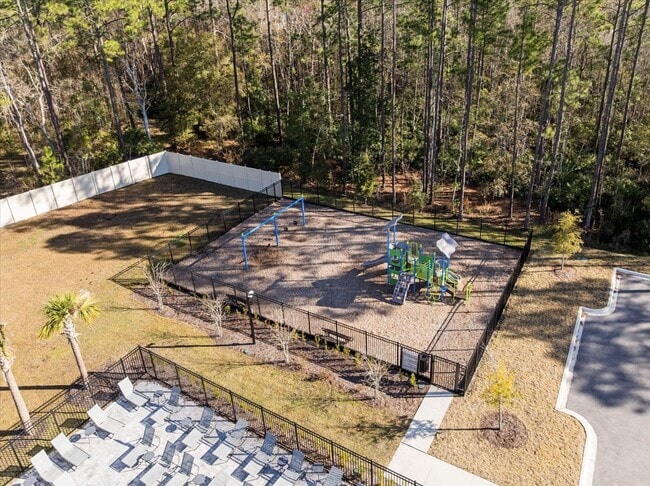 Building Photo - 100 Lake Sinclair St