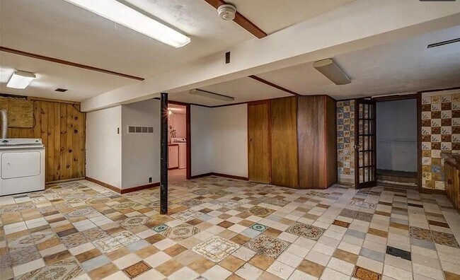 Building Photo - 200 Drexler St
