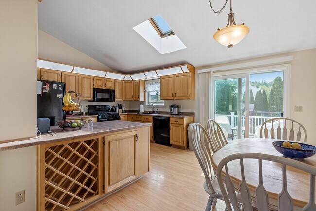 Building Photo - 94 Pullman St