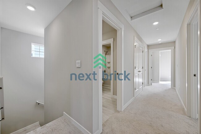 Building Photo - Spacious 5-Bedroom Retreat in Bothell with 2.5 Baths and 2335 Sq Ft of Comfort!