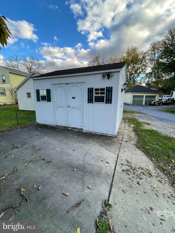 Building Photo - 27 W High St