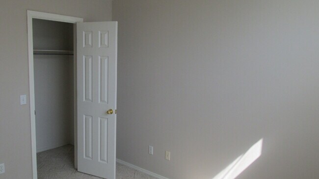 Building Photo - 1902 SW Spruce Rd