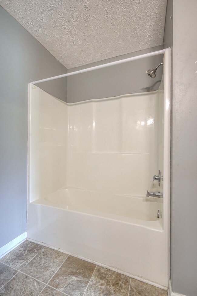 Building Photo - 119 Broomsage Cir