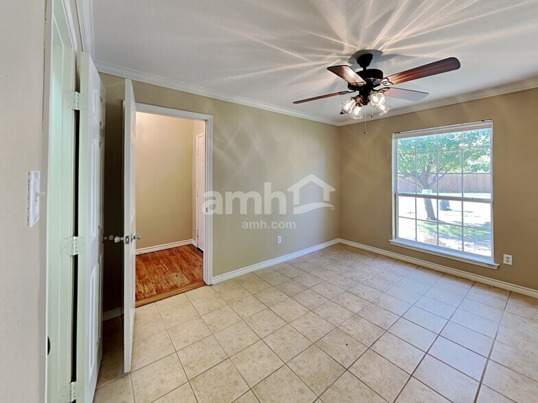 Building Photo - 9300 Lisa Ct