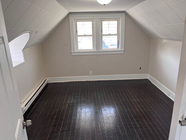 Building Photo - 4 Bed - 1.5 Bath - Single Family Home in Lorain