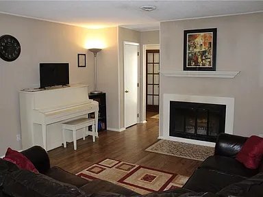 Building Photo - 2113 W Christy Ln