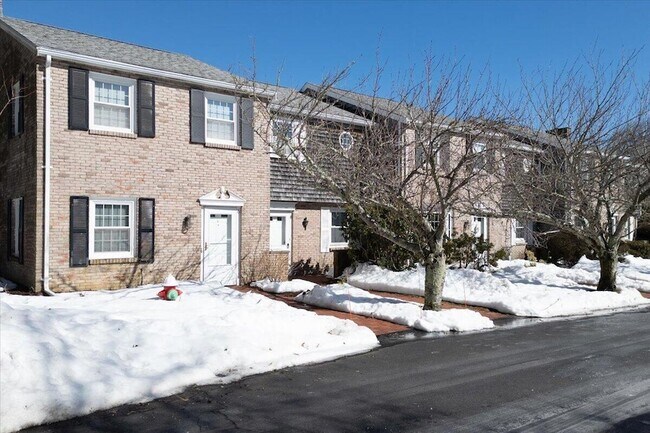Building Photo - 8 Captain Cook Ln