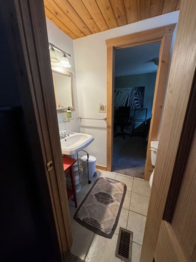 Building Photo - WOOF WOOF!  Come enjoy this pet friendly 3 Bedroom Breckenridge Home!  Hiking Trails and a Clubho...