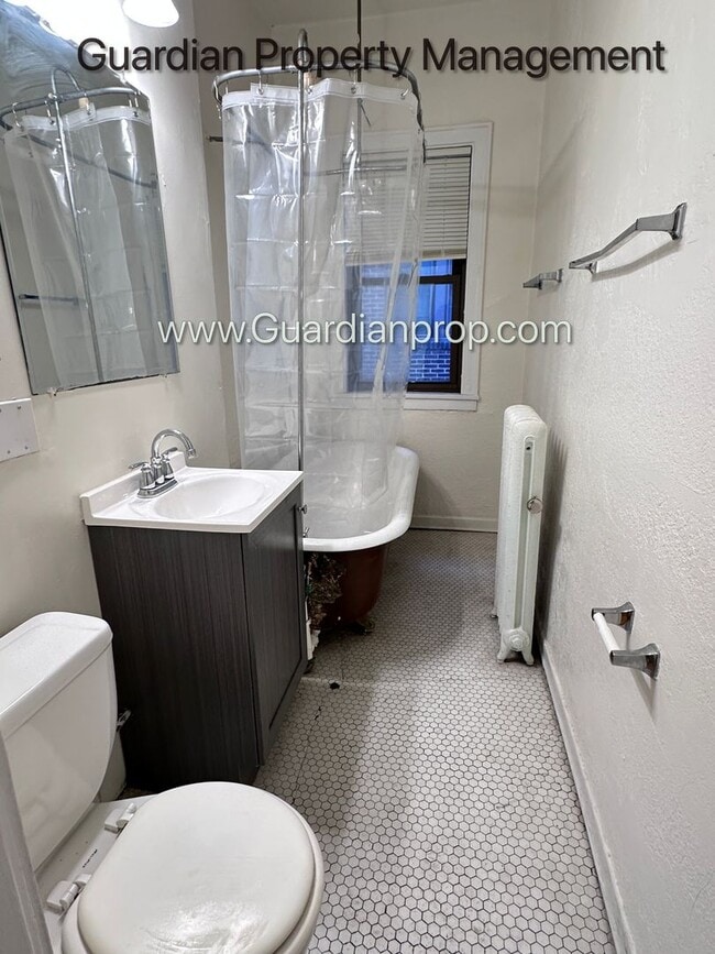 Building Photo - 2nd Floor Corner, Blocks from Bde Maka Ska, Heat Paid, 1 Month Free, Video Walkthrough