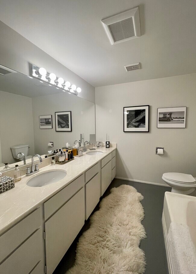 Master Bathroom - 7135 Hollywood Blvd