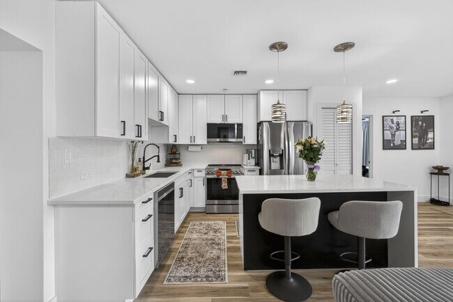 Building Photo - 701 37th St