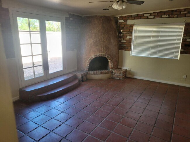 Building Photo - 3 bedroom/2 Bath with added Studio