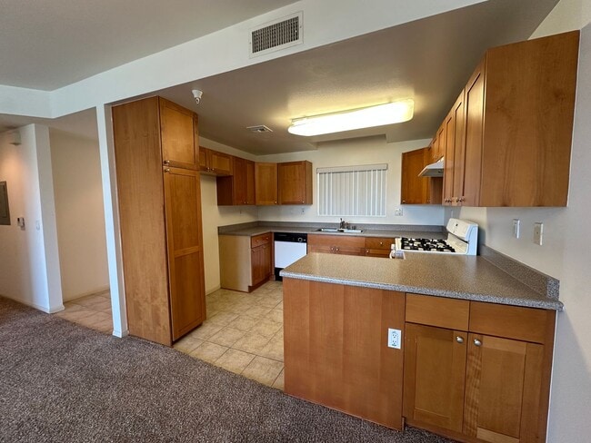 Building Photo - Available Low Income Unit - 2bed2bath condo in Canoga Park CA