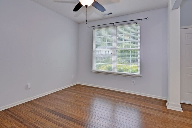 Building Photo - Spacious Home on Wooded Lot!