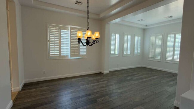 Building Photo - A Perfect Blend of Luxury, Comfort & Style