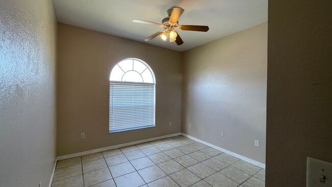 Building Photo - 506 Parsley Ct