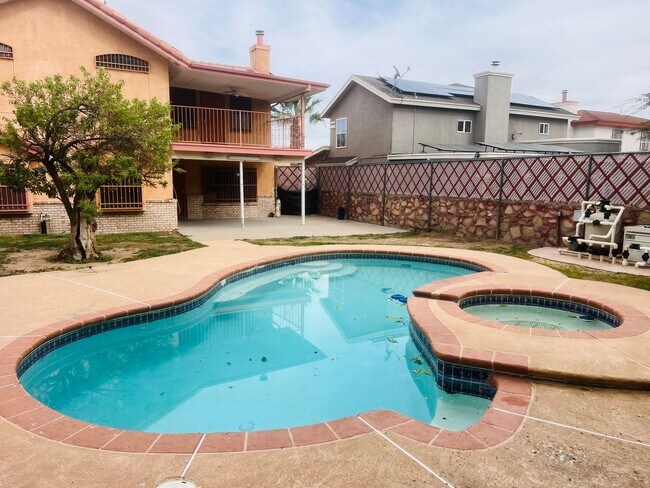 Building Photo - Incredible 4 bedroom, 2 1/2 bath home in East El Paso!!