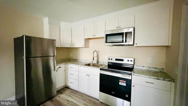 Building Photo - 515 Broadway St