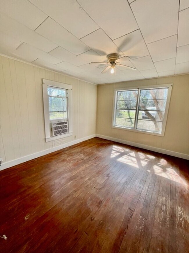 Building Photo - 1107 S Old Temple Rd