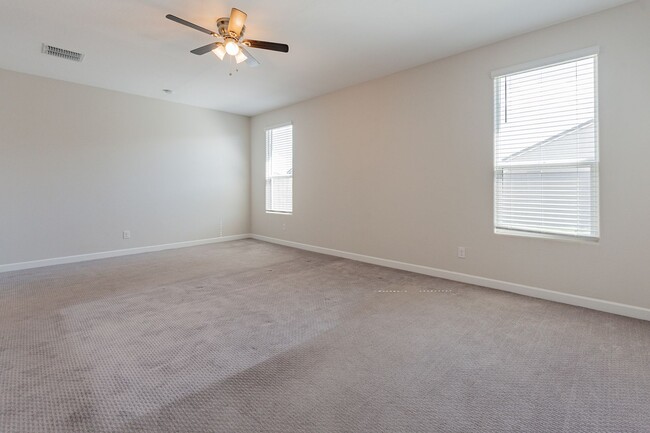 Building Photo - Beautiful and Spacious Single-Level Family...